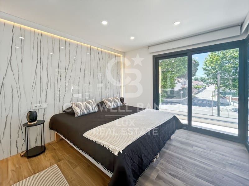 4 soveværelse Villa til salg i Empuriabrava med swimmingpool garage - € 795.000 (Ref: 9878810)