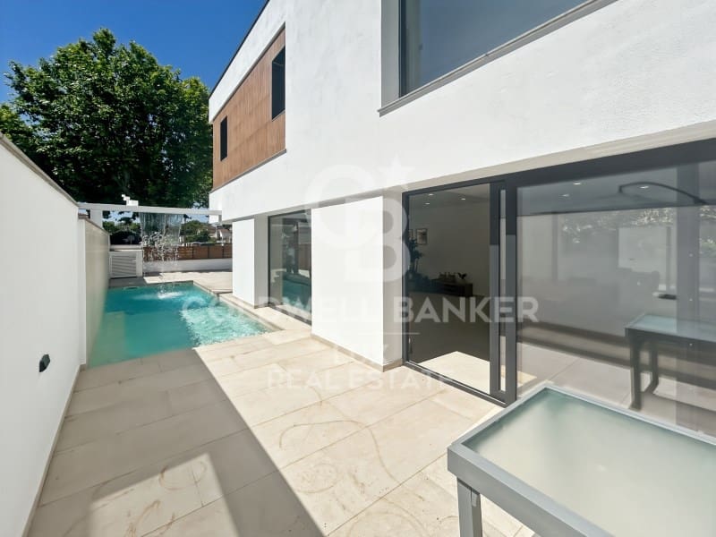 4 soveværelse Villa til salg i Empuriabrava med swimmingpool garage - € 795.000 (Ref: 9878810)