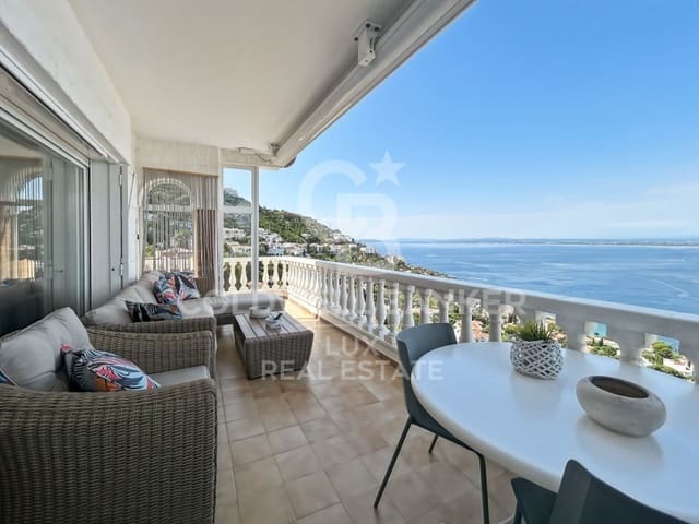 2 bedroom Penthouse for sale in Roses with pool garage - € 495,000 (Ref: 9894447)