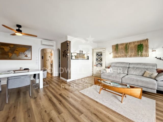 2 bedroom Penthouse for sale in Roses with pool garage - € 495,000 (Ref: 9894447)