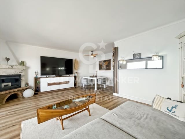 2 bedroom Penthouse for sale in Roses with pool garage - € 495,000 (Ref: 9894447)