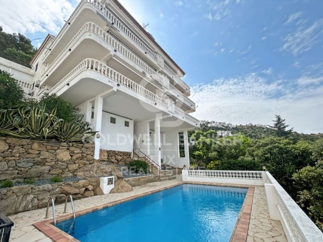 2 bedroom Penthouse for sale in Roses with pool garage - € 495,000 (Ref: 9894447)