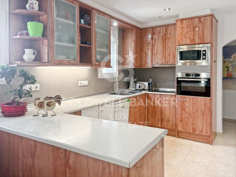 6 soveværelse Villa til salg i Empuriabrava med swimmingpool - € 840.000 (Ref: 9915816)
