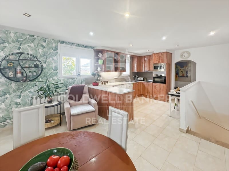 6 soveværelse Villa til salg i Empuriabrava med swimmingpool - € 840.000 (Ref: 9915816)