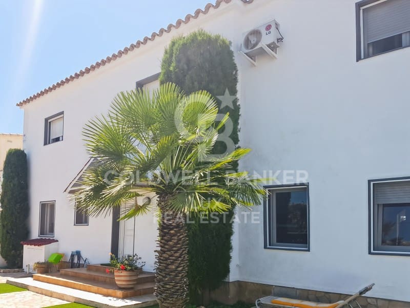 6 soveværelse Villa til salg i Empuriabrava med swimmingpool - € 840.000 (Ref: 9915816)