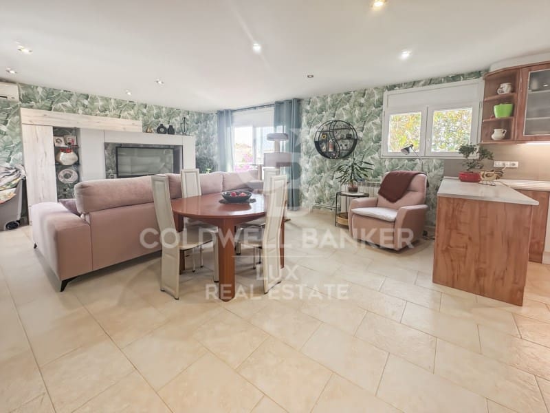 6 soveværelse Villa til salg i Empuriabrava med swimmingpool - € 840.000 (Ref: 9915816)