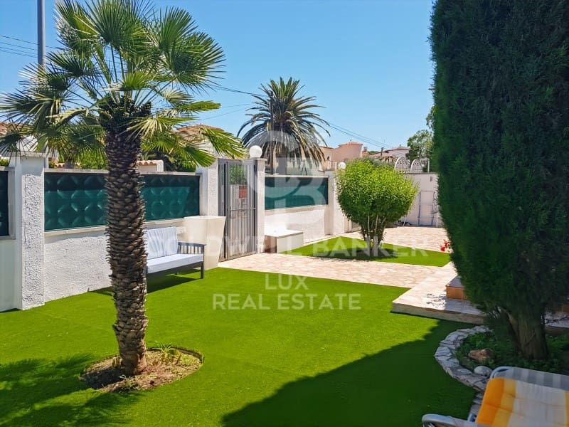 6 soveværelse Villa til salg i Empuriabrava med swimmingpool - € 840.000 (Ref: 9915816)