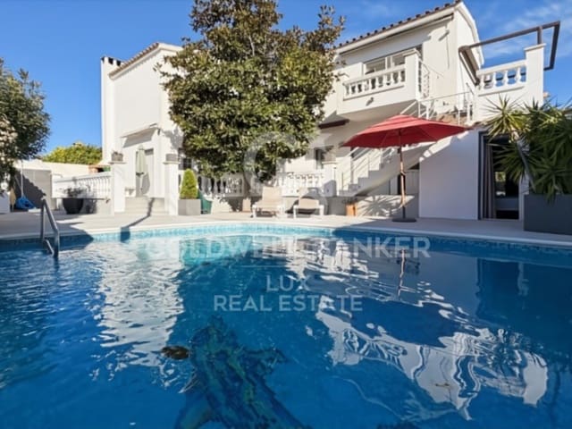6 soveværelse Villa til salg i Empuriabrava, Castelló d'Empúries med swimmingpool - € 840.000 (Ref: 9915816)