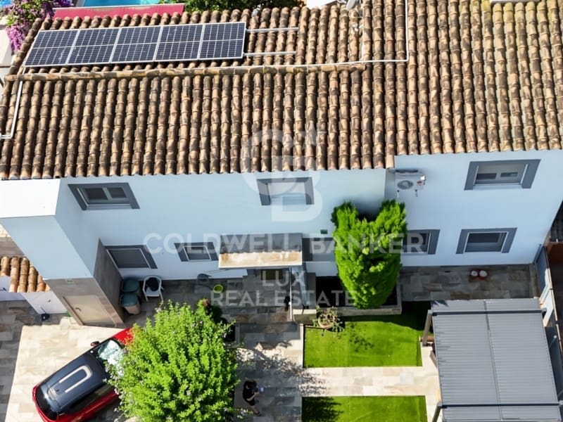 6 soveværelse Villa til salg i Empuriabrava med swimmingpool - € 840.000 (Ref: 9915816)