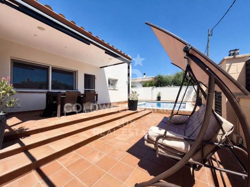 3 bedroom Villa for sale in Roses with pool garage - € 535,000 (Ref: 9941996)