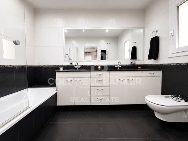 3 soveværelse Villa til salg i Roses med swimmingpool garage - € 535.000 (Ref: 9941996)