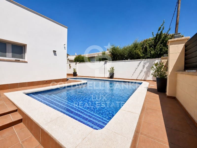 3 bedroom Villa for sale in Roses with pool garage - € 535,000 (Ref: 9941996)