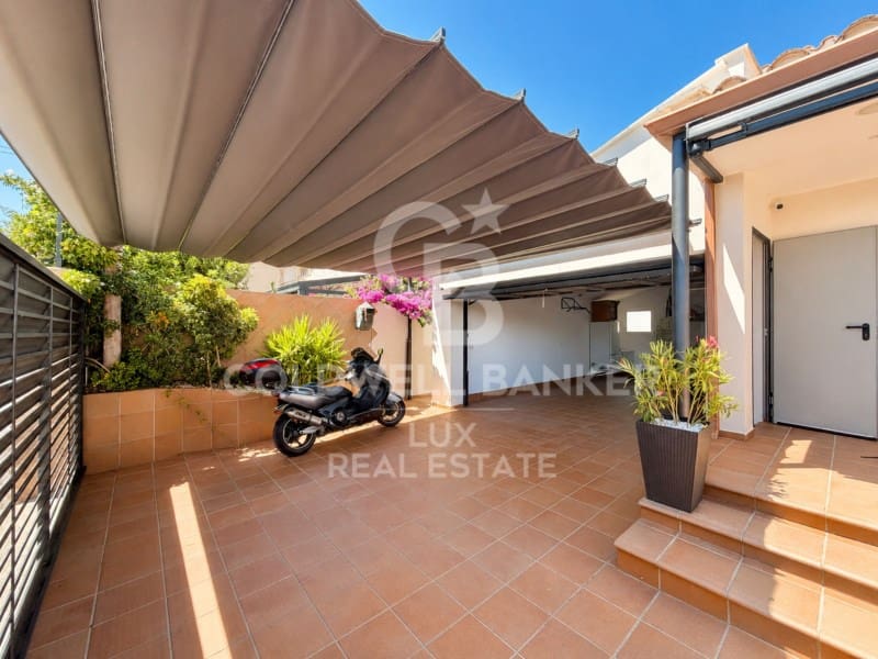 3 bedroom Villa for sale in Roses with pool garage - € 535,000 (Ref: 9941996)