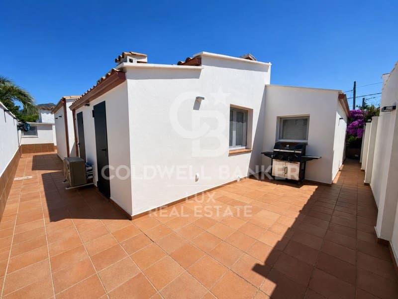 3 bedroom Villa for sale in Roses with pool garage - € 535,000 (Ref: 9941996)
