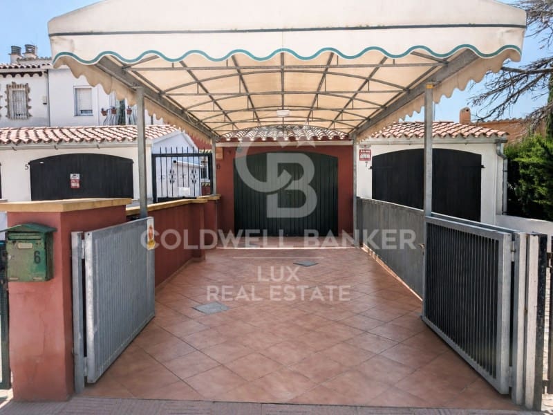 3 sovrum Hus till salu i Empuriabrava med garage - 447 000 € (Ref: 9964962)