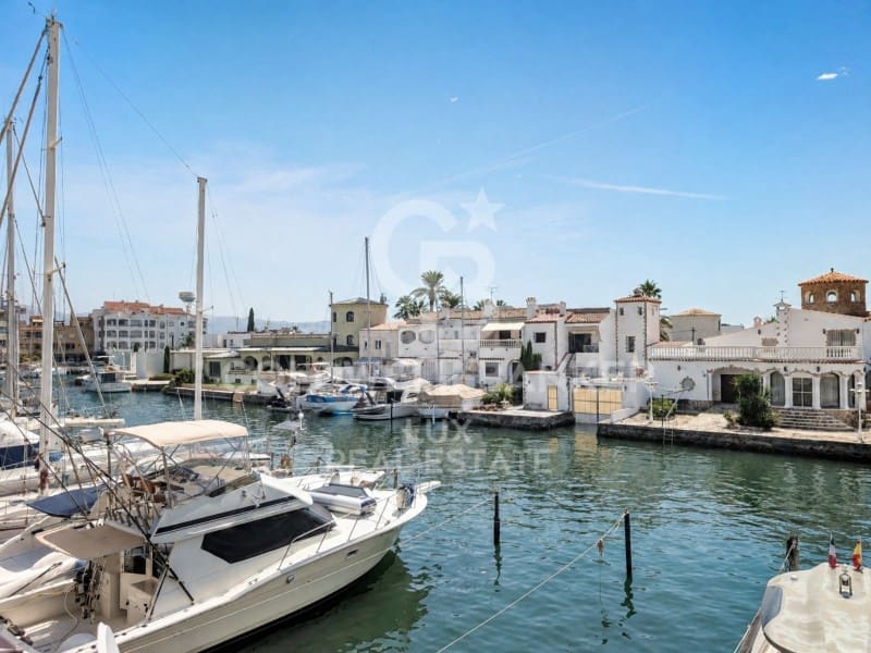 3 sovrum Hus till salu i Empuriabrava med garage - 447 000 € (Ref: 9964962)