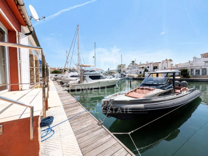 3 sovrum Hus till salu i Empuriabrava med garage - 447 000 € (Ref: 9964962)