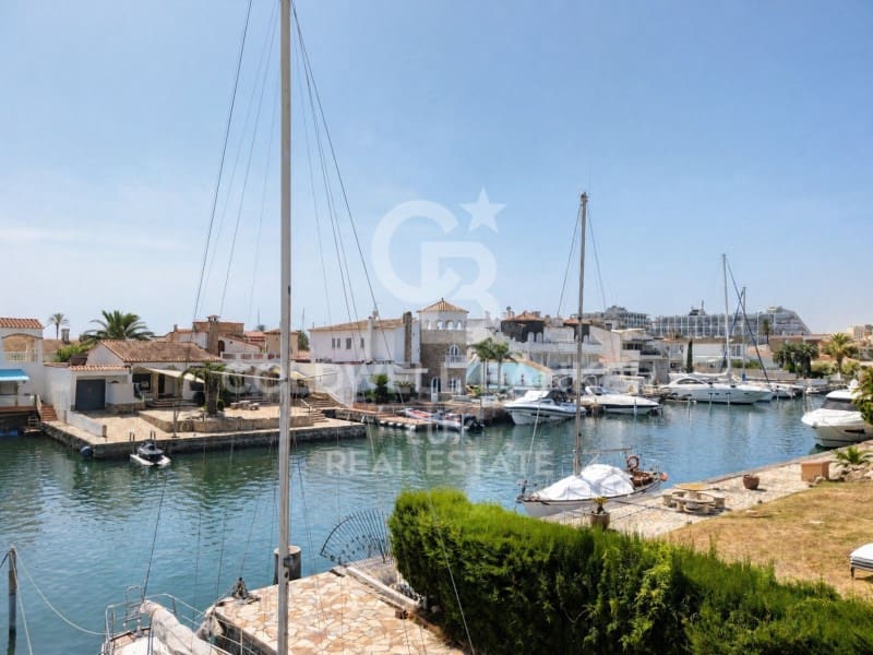 3 sovrum Hus till salu i Empuriabrava med garage - 447 000 € (Ref: 9964962)