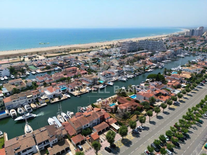 3 sovrum Hus till salu i Empuriabrava med garage - 447 000 € (Ref: 9964962)