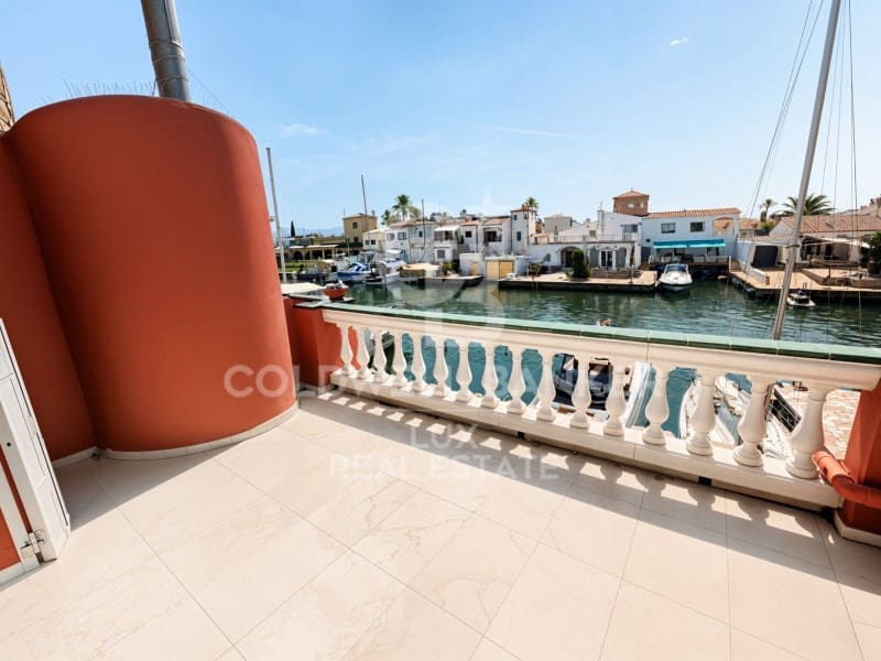 3 soveværelse Villa til salg i Empuriabrava med garage - € 607.000 (Ref: 9966323)