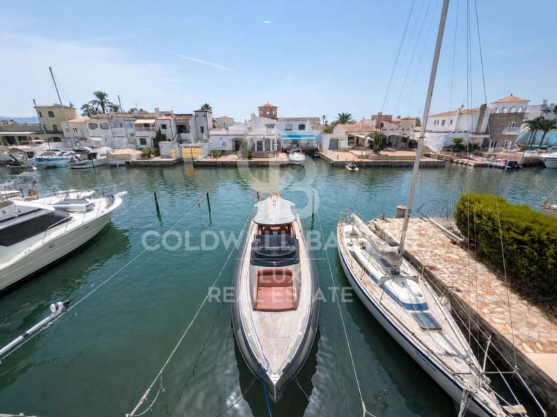 3 soveværelse Villa til salg i Empuriabrava med garage - € 607.000 (Ref: 9966323)