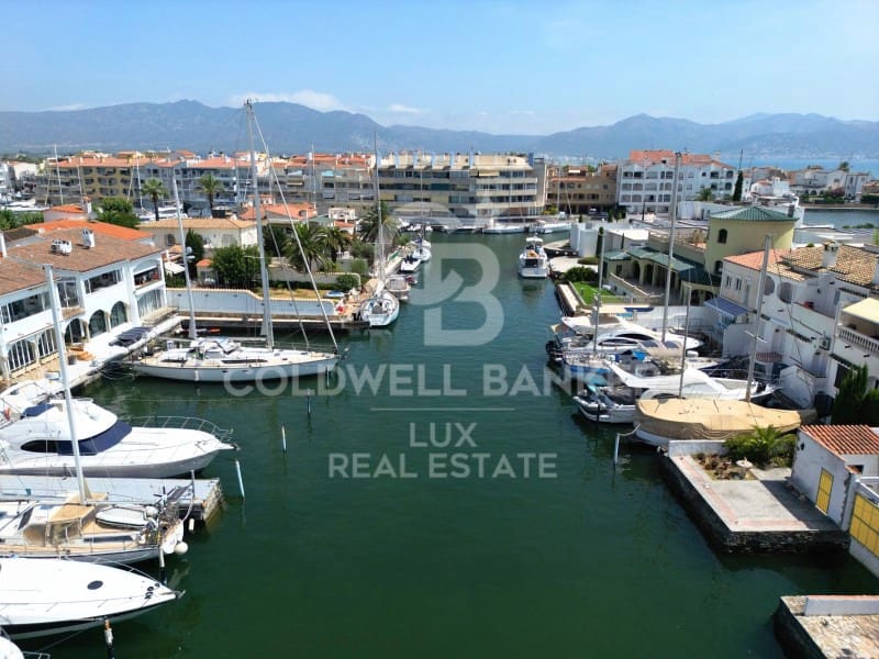 3 soveværelse Villa til salg i Empuriabrava med garage - € 607.000 (Ref: 9966323)