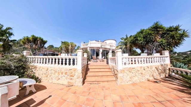 5 bedroom Villa for sale in El Perelló with pool garage - € 750,000 (Ref: 8182697)