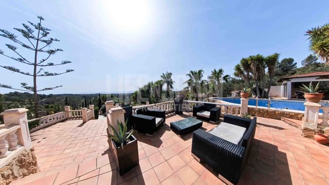 5 bedroom Villa for sale in El Perelló with pool garage - € 750,000 (Ref: 8182697)