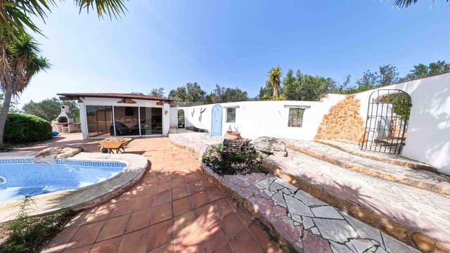 5 bedroom Villa for sale in El Perelló with pool garage - € 750,000 (Ref: 8182697)