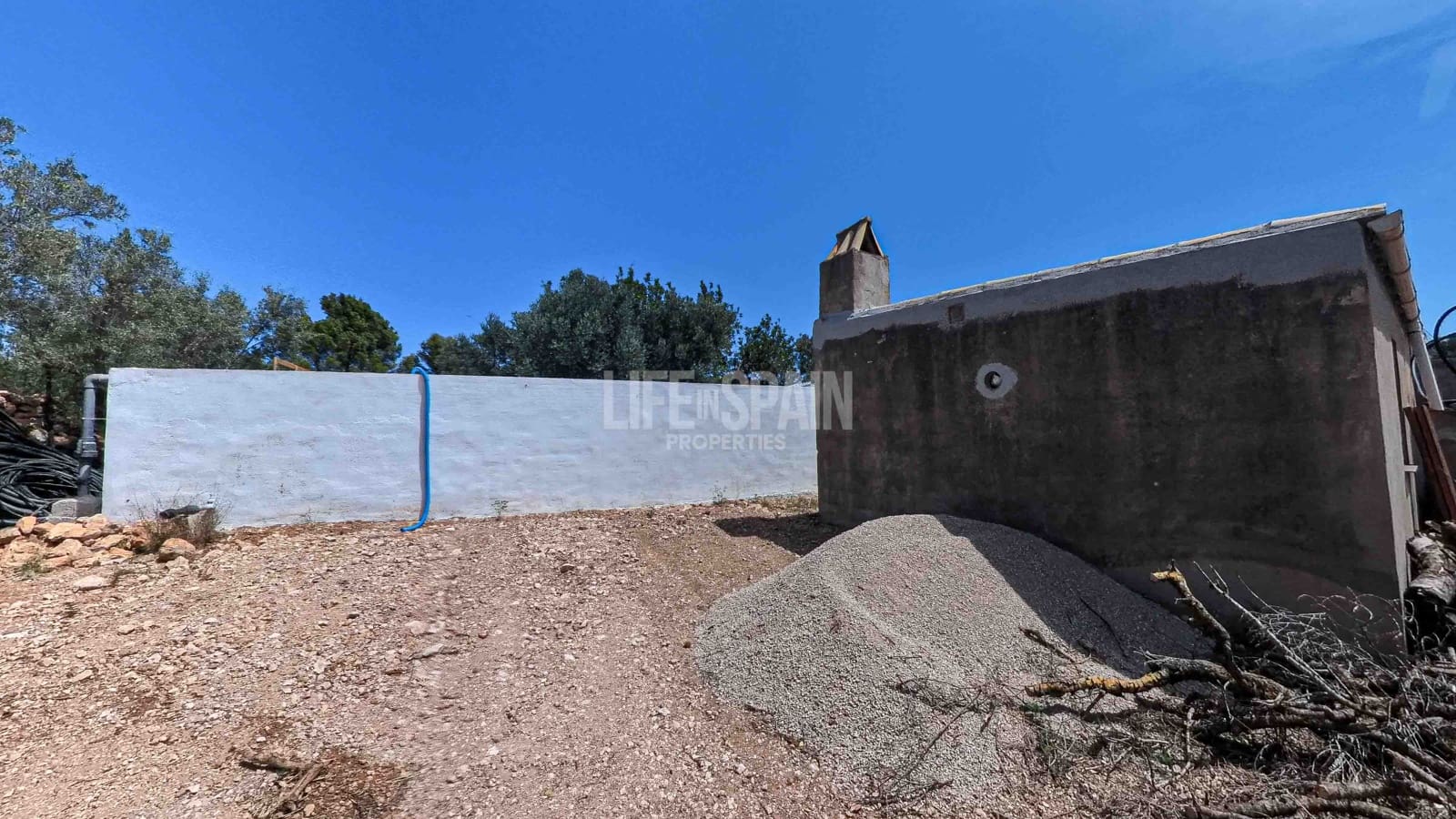 2 soveværelse Finca/Landehus til salg i Aldover med swimmingpool - € 82.000 (Ref: 8311795)