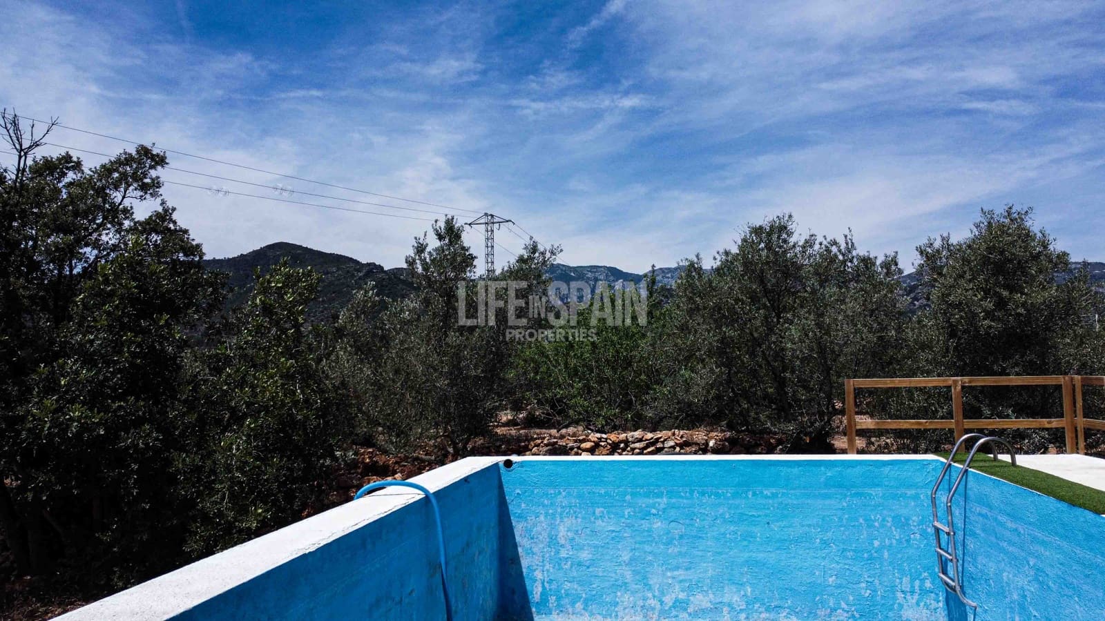 2 soveværelse Finca/Landehus til salg i Aldover med swimmingpool - € 82.000 (Ref: 8311795)