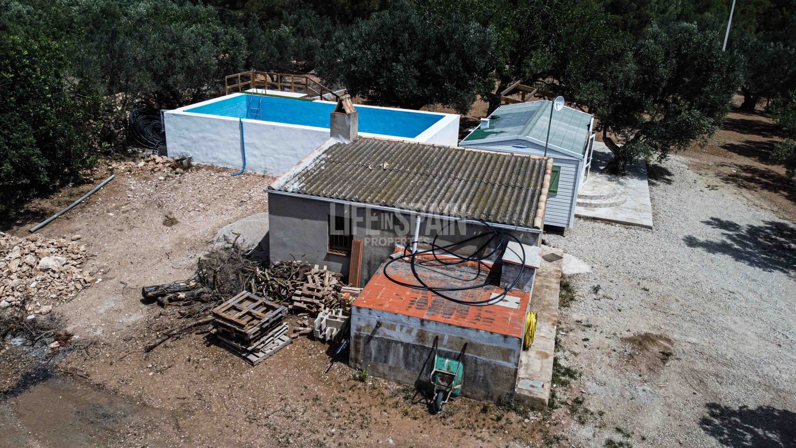 2 soveværelse Finca/Landehus til salg i Aldover med swimmingpool - € 82.000 (Ref: 8311795)