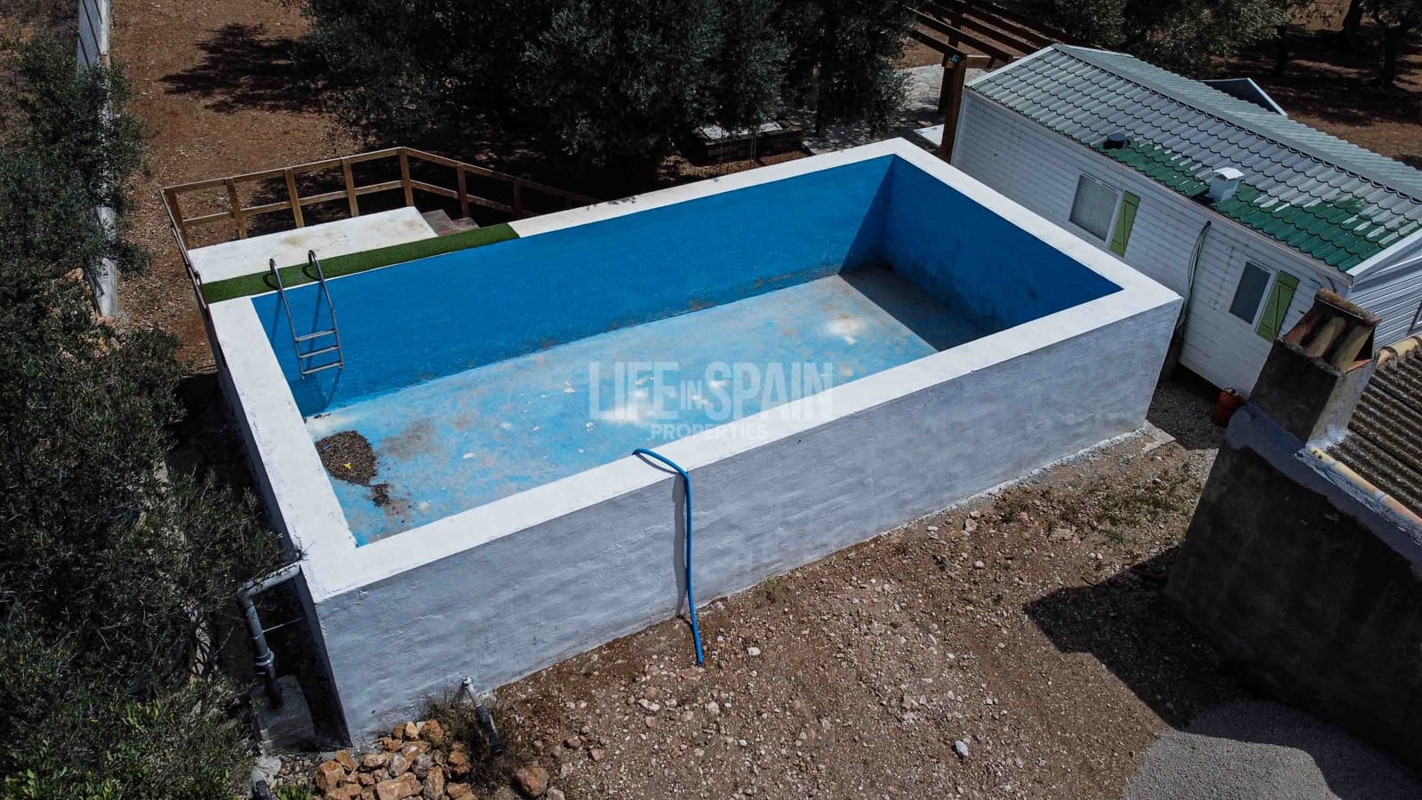 2 soveværelse Finca/Landehus til salg i Aldover med swimmingpool - € 82.000 (Ref: 8311795)