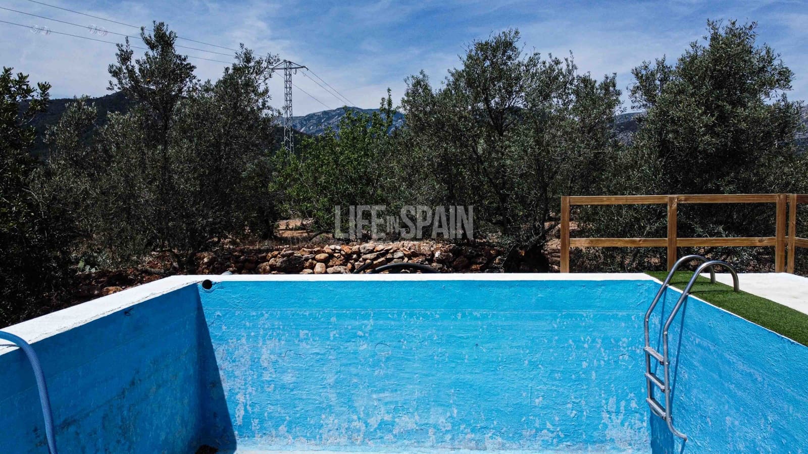 2 soveværelse Finca/Landehus til salg i Aldover med swimmingpool - € 82.000 (Ref: 8311795)