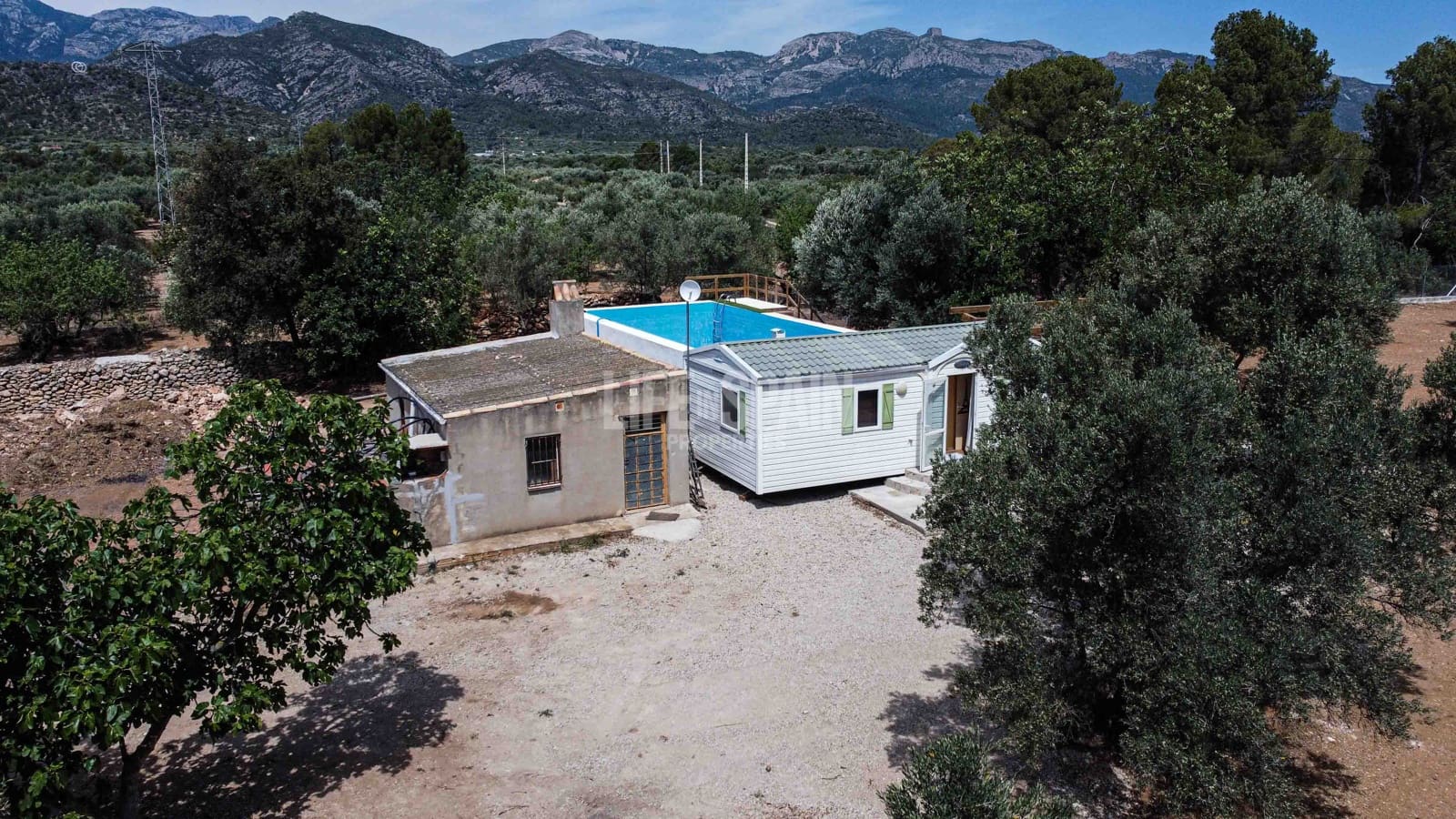 2 soveværelse Finca/Landehus til salg i Aldover med swimmingpool - € 82.000 (Ref: 8311795)