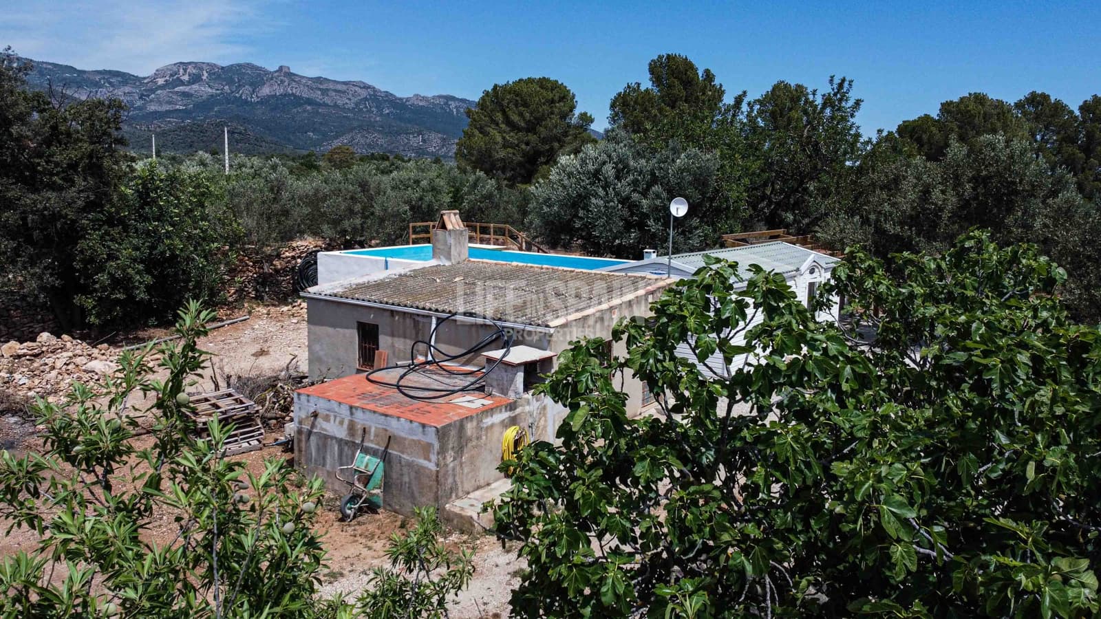 2 soveværelse Finca/Landehus til salg i Aldover med swimmingpool - € 82.000 (Ref: 8311795)