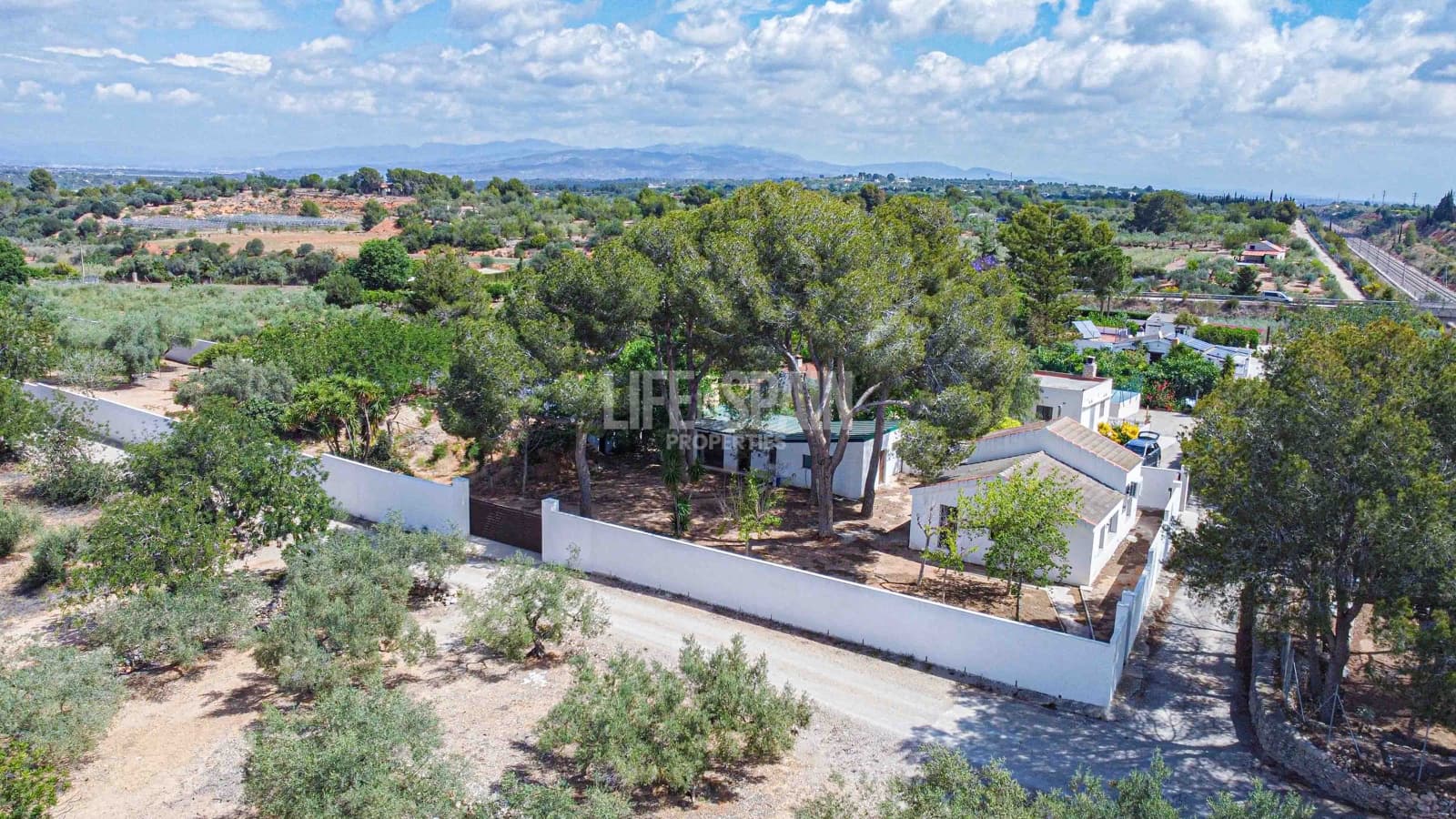 3 soveværelse Villa til salg i Masdenverge med swimmingpool garage - € 580.000 (Ref: 8311898)