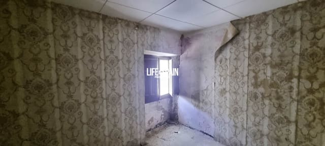 5 bedroom Townhouse for sale in Masdenverge - € 35,000 (Ref: 9000385)