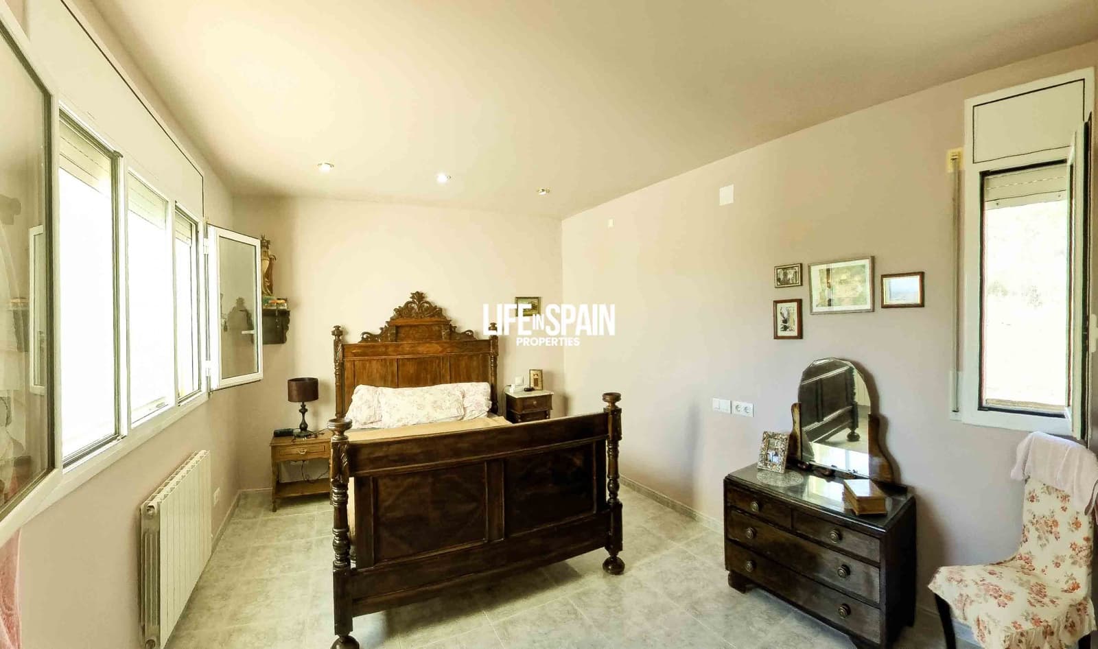 3 bedroom Villa for sale in Ginestar with pool garage - € 380,000 (Ref: 9148780)