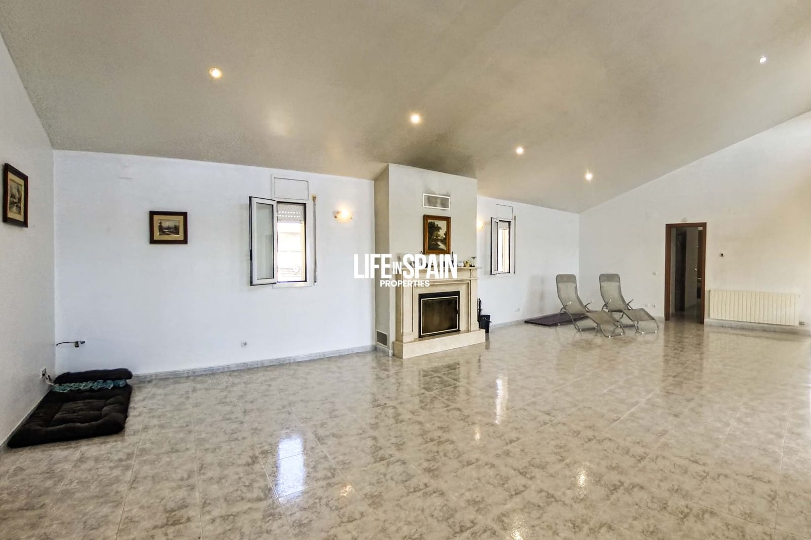 3 bedroom Villa for sale in Ginestar with pool garage - € 380,000 (Ref: 9148780)