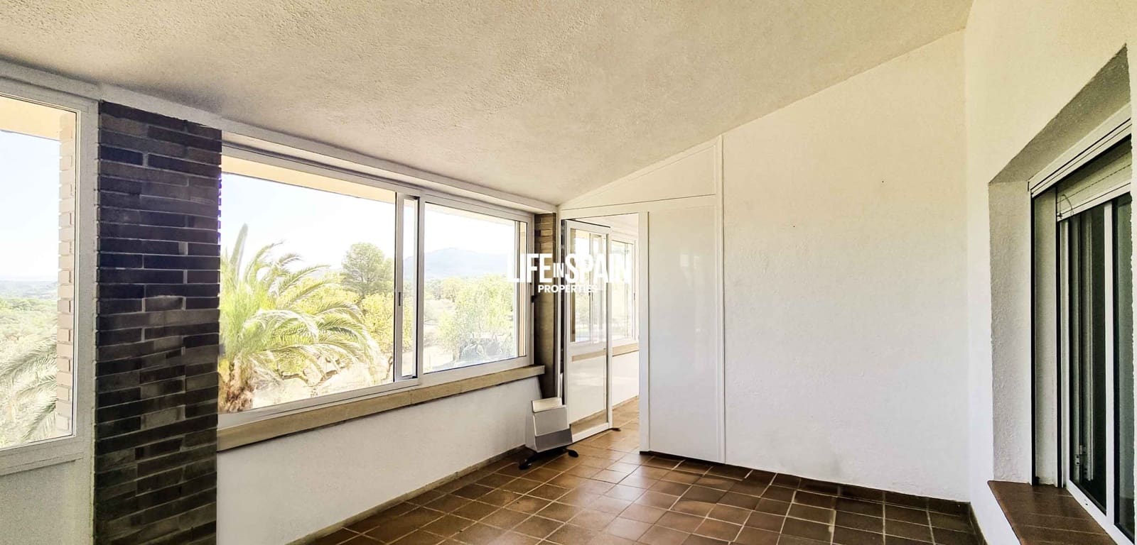 3 bedroom Villa for sale in Ginestar with pool garage - € 380,000 (Ref: 9148780)