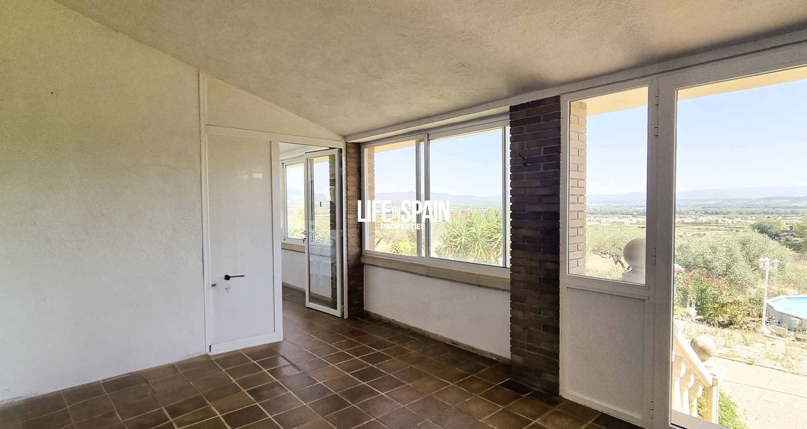 3 bedroom Villa for sale in Ginestar with pool garage - € 380,000 (Ref: 9148780)