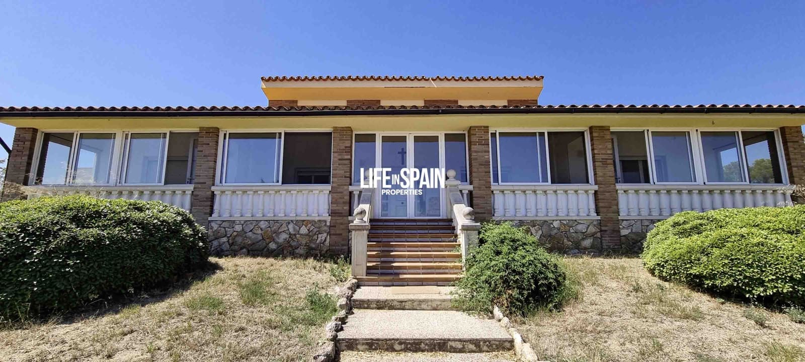 3 bedroom Villa for sale in Ginestar with pool garage - € 380,000 (Ref: 9148780)