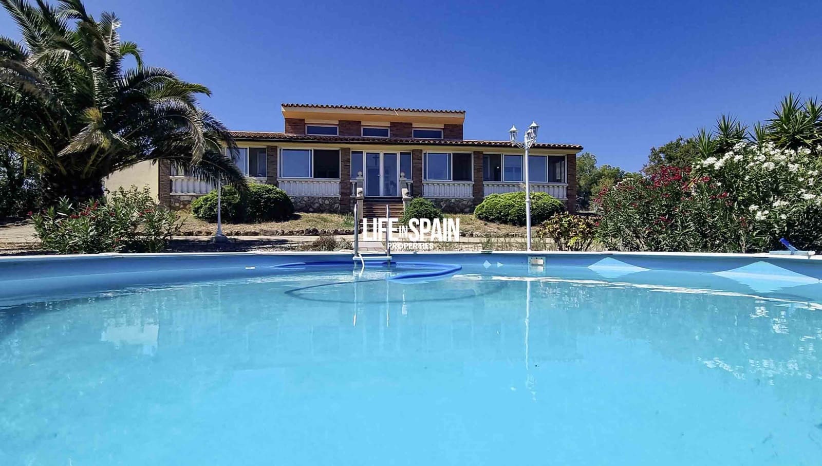 3 bedroom Villa for sale in Ginestar with pool garage - € 380,000 (Ref: 9148780)