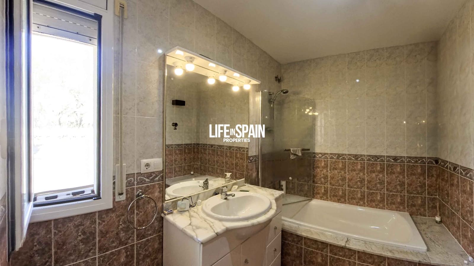 3 bedroom Villa for sale in Ginestar with pool garage - € 380,000 (Ref: 9148780)