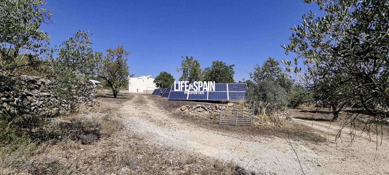 3 bedroom Villa for sale in Ginestar with pool garage - € 380,000 (Ref: 9148780)