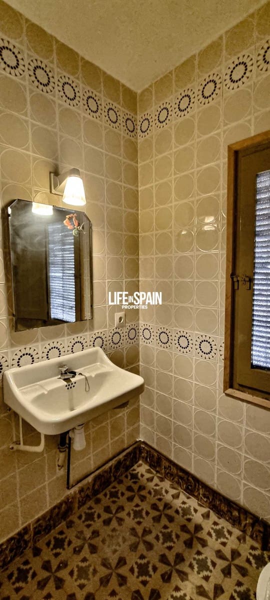 8 soveværelse Byhus til salg i Ginestar - € 85.000 (Ref: 9158365)