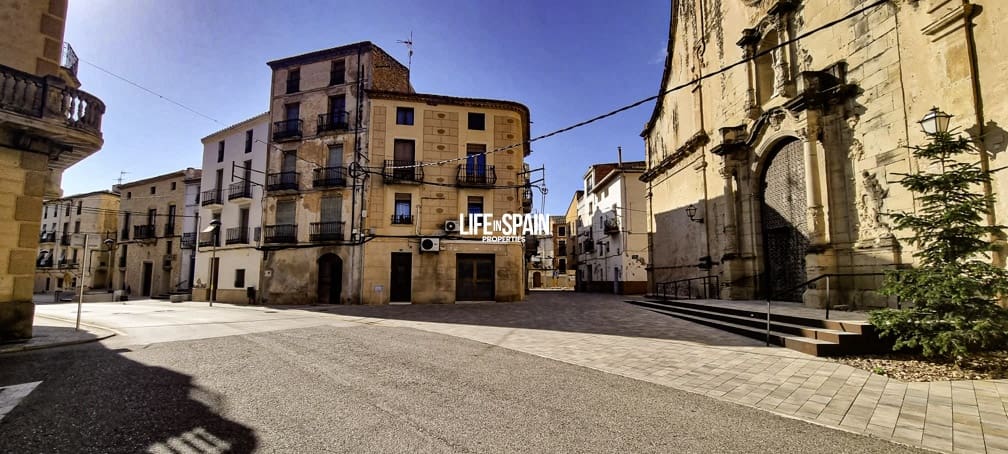 8 soveværelse Byhus til salg i Ginestar - € 85.000 (Ref: 9158365)