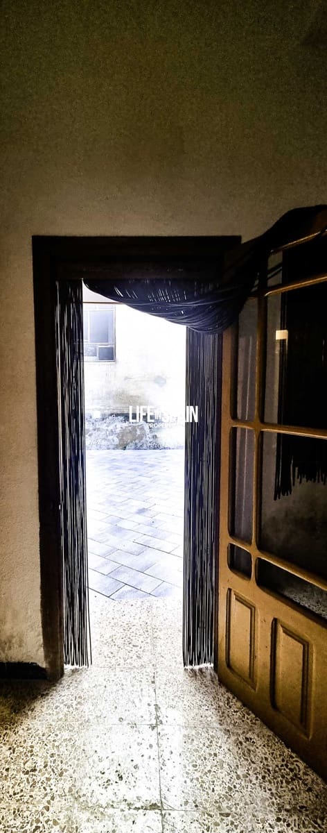 8 soveværelse Byhus til salg i Ginestar - € 85.000 (Ref: 9158365)