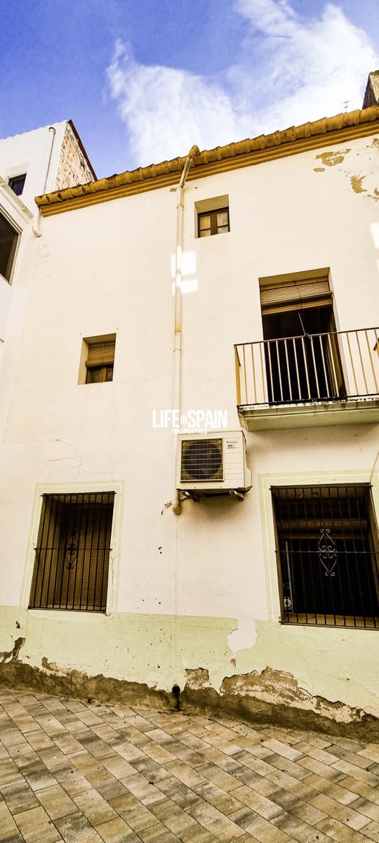 8 soveværelse Byhus til salg i Ginestar - € 85.000 (Ref: 9158365)